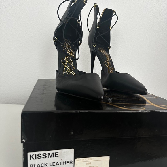 Lust for Life Kiss Me Black Leather High Heels - Picture 2 of 4